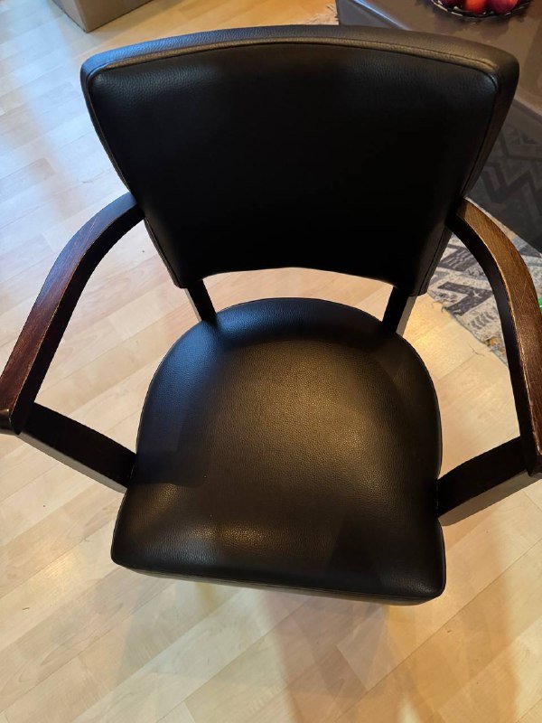 Кожаный стул с подлокотниками 3