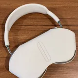 iPhone 16 Pro Max, AirPods Max 2024 3