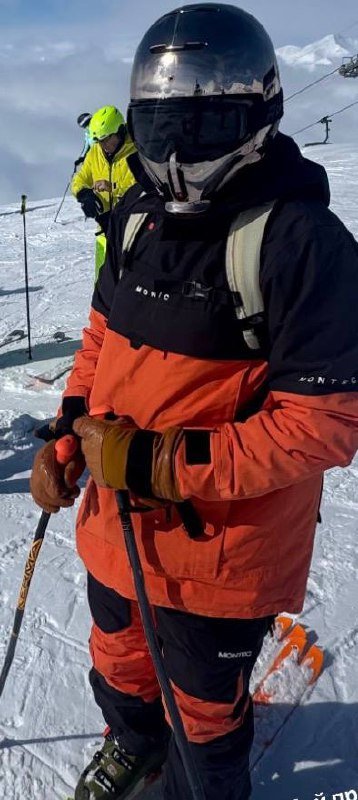 Горнолыжное снаряжение, костюм Montec, шлем Ruroc