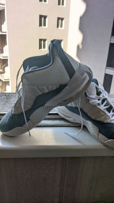 Белые и бело-голубые мужские кроссовки Jordan 5