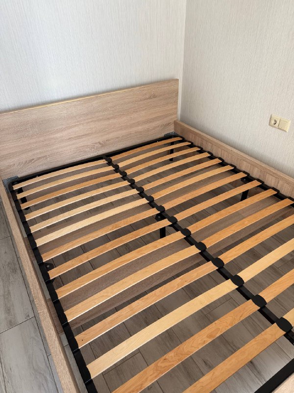 Кровать, 2 прикроватные тумбочки 2