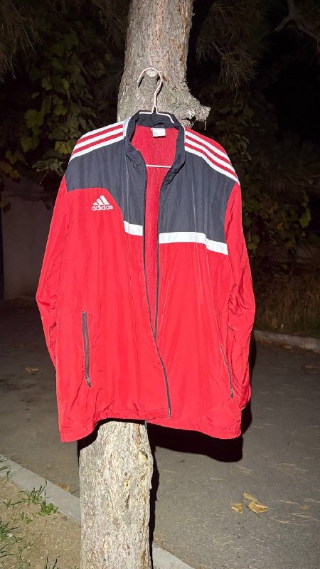 Ветровка адидас, Кожанка, Джинсовки Levi’s, Свитер kappa, Куртки разные, Толстовка адидас, Сарафан Monki