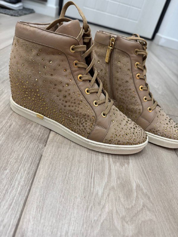 Куртка Гэсс, Ботинки бежевые со стразами, Черные кожаные ботинки 5