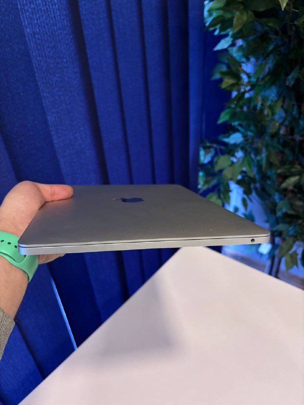 Macbook Pro 2020 i5 16GB 256GB 5