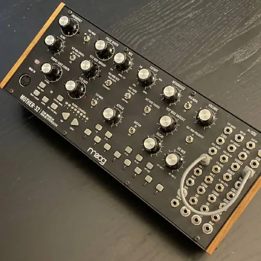 MOOG Mother 32 синтезатор