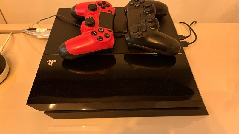 PlayStation 4, 2 джойстика, 12 игр