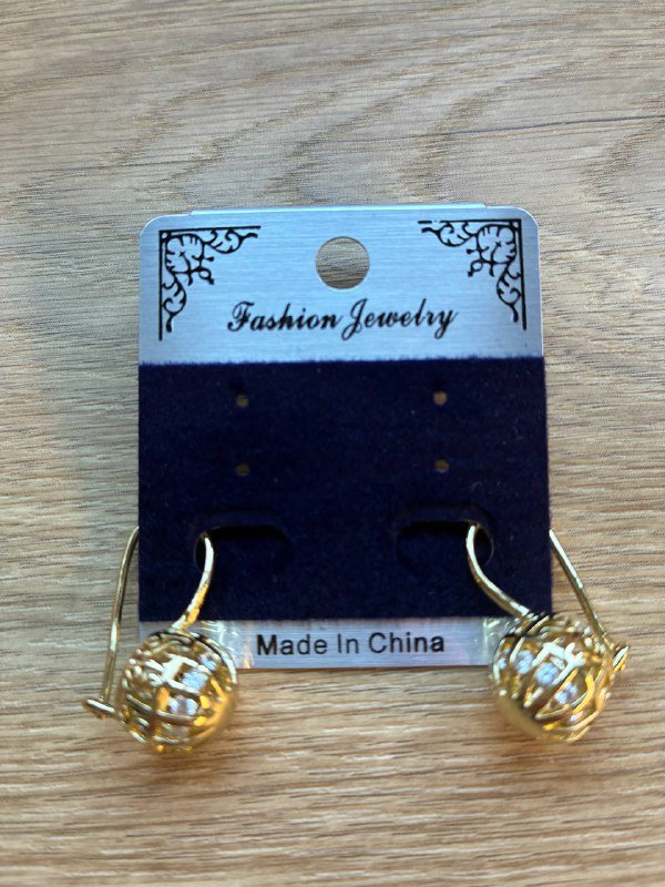 Серьги 10 л, 15 л, кремы для лица, духи 15 л 3