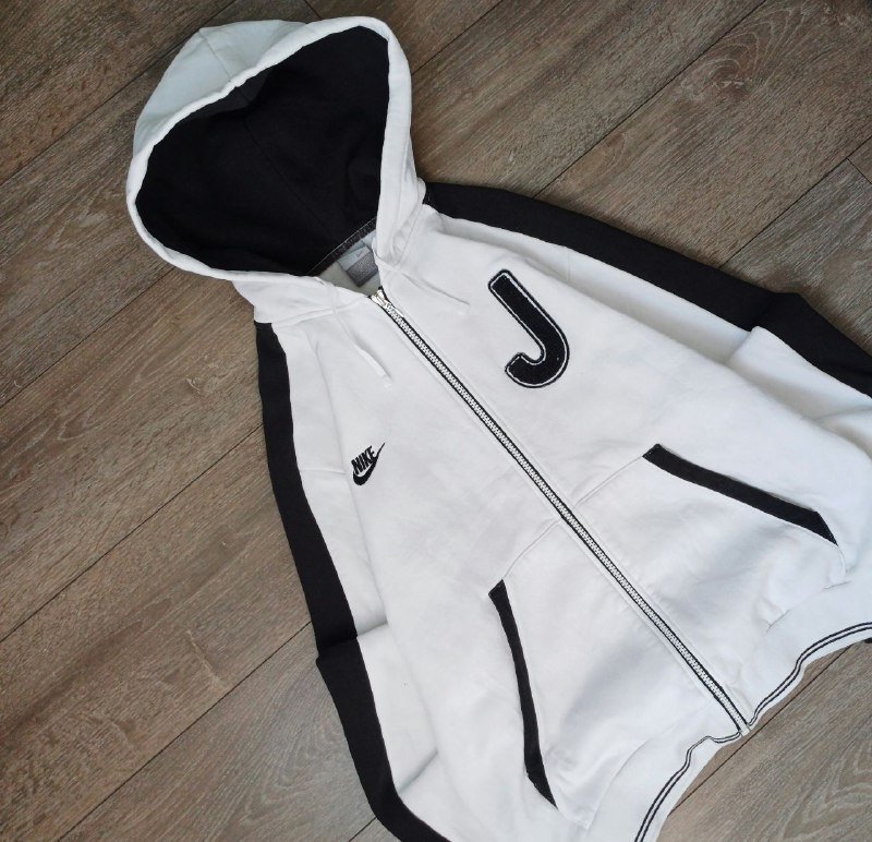 Найк зипка с Ювентусом размер м 3