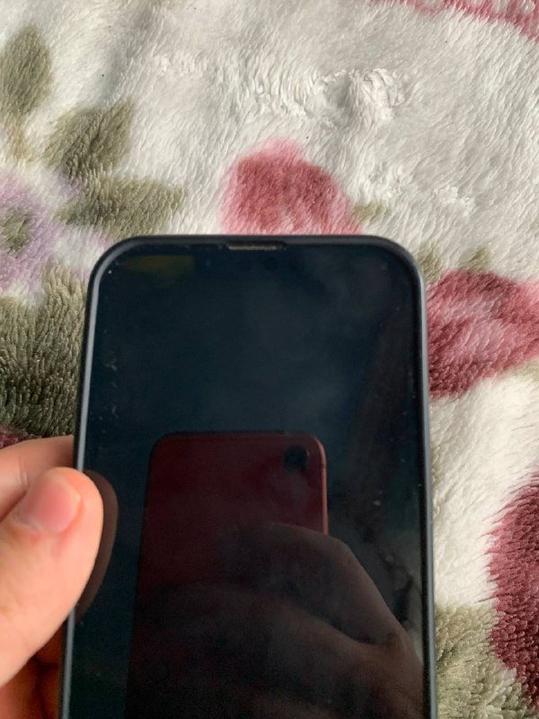 Телефон iPhone 128GB с чехлами и зарядкой 2