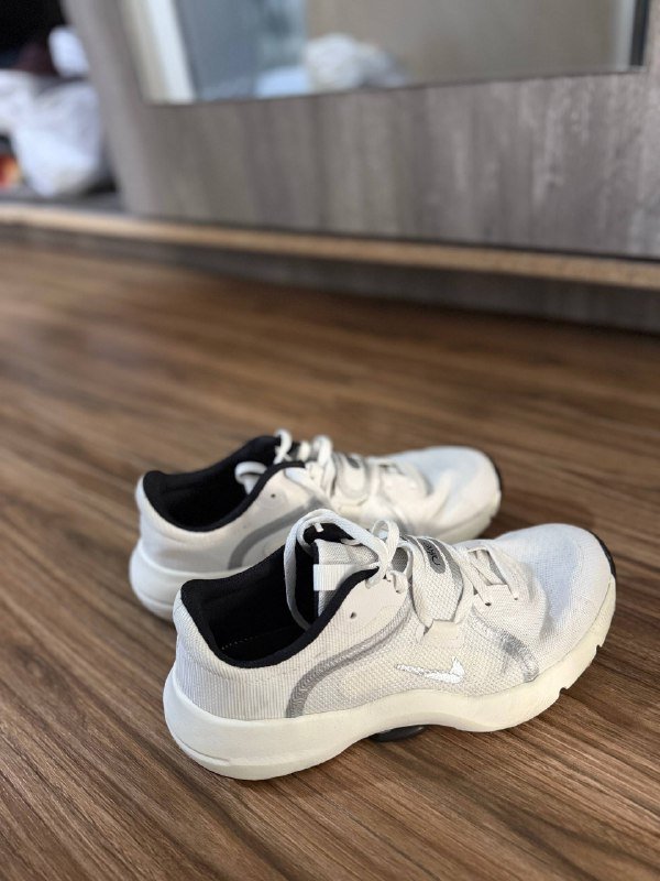 Кроссовки Nike женские 37,5