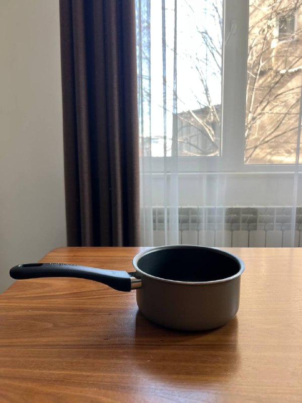 Глубокая миска/салатница, большая круглая тарелка, большие квадратные тарелки, ковшик, френч-пресс, набор бокалов 2