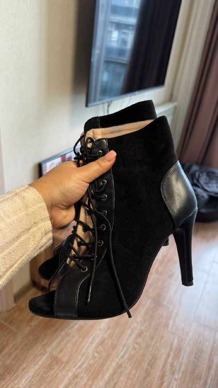 Проектор Wanbo X5, VR-очки Meta Quest 2, плита, виброплатформа, комплект для балкона, свадебное платье, гидромассажная ванночка, туфли High Heels 7