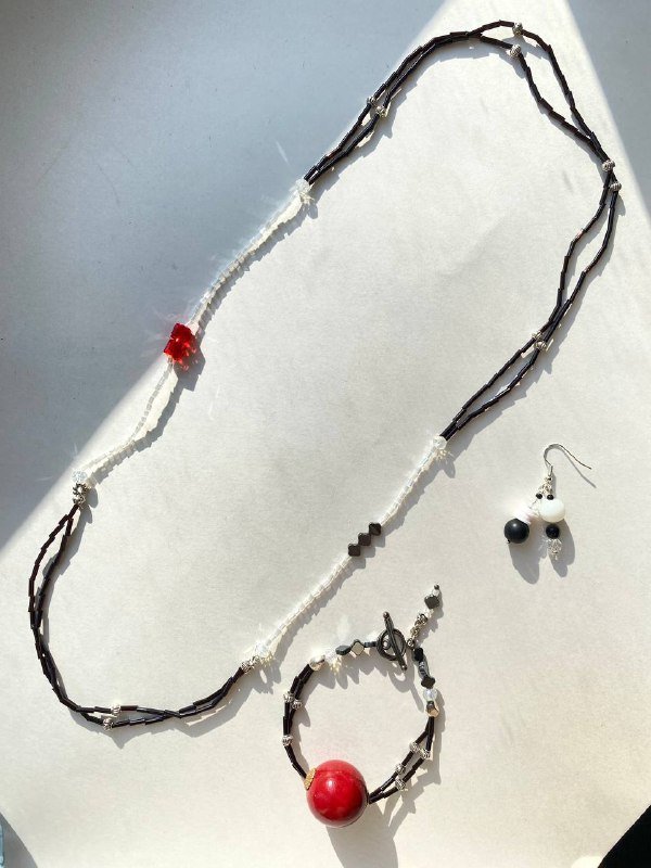 Колье с гематитами, браслет с гематитами и деревом