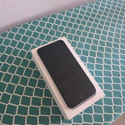 iPhone SE (2020) 64GB White