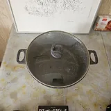 Какао порошок, шпатель, сироп, стакан, форма для выпекания, кастрюля 1