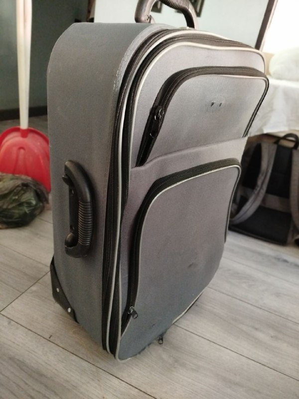 Чемодан 50x38x17, 4 колёсика 6