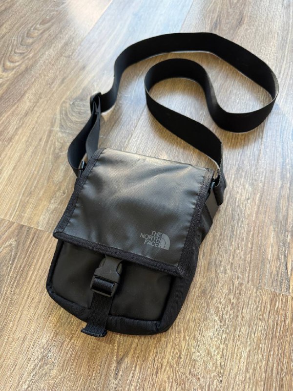 Штаны Diesel, Бананка Eastpak, Футболка женская Patagonia, Футболка Roberto Cavalli, Джемпер Napapijri, Джинсы Carhartt, Шорты Lonsdale, Мессенджер The North Face, Футболка Men of Mayhem 8