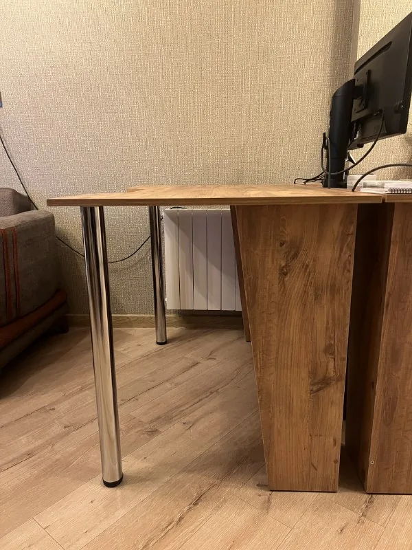 Компьютерные столы, 2 шт. 1
