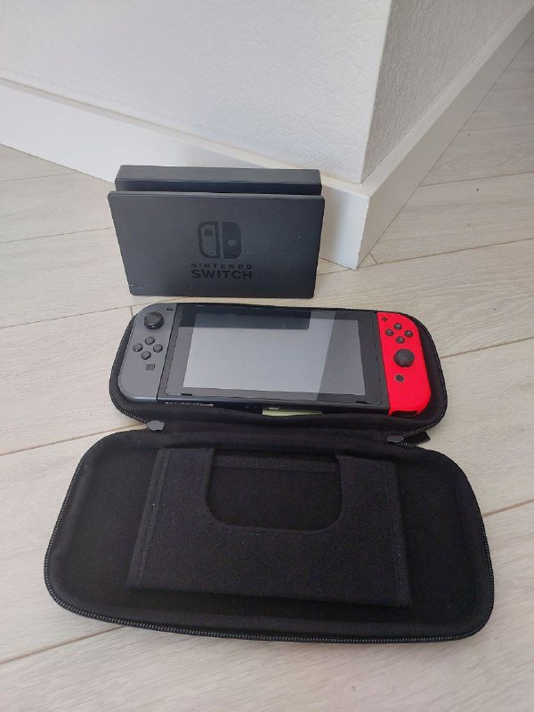 Nintendo Switch непрошитая с контроллерами