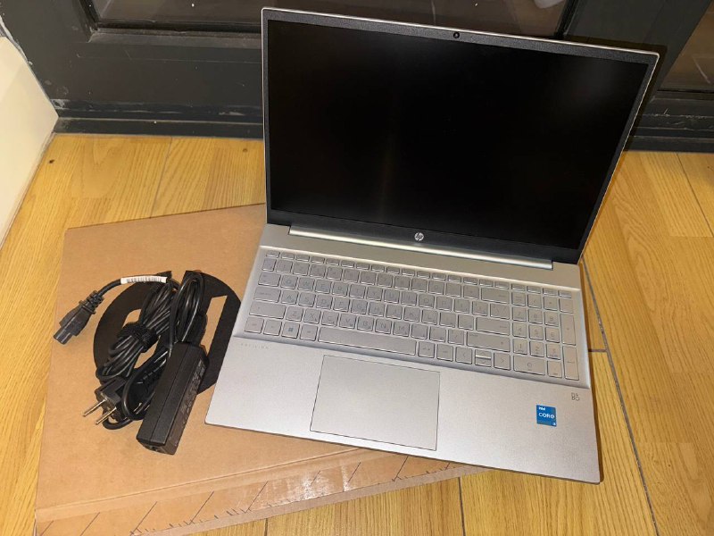 Ноутбук HP Pavilion 15 84K37EA, фен Dyson