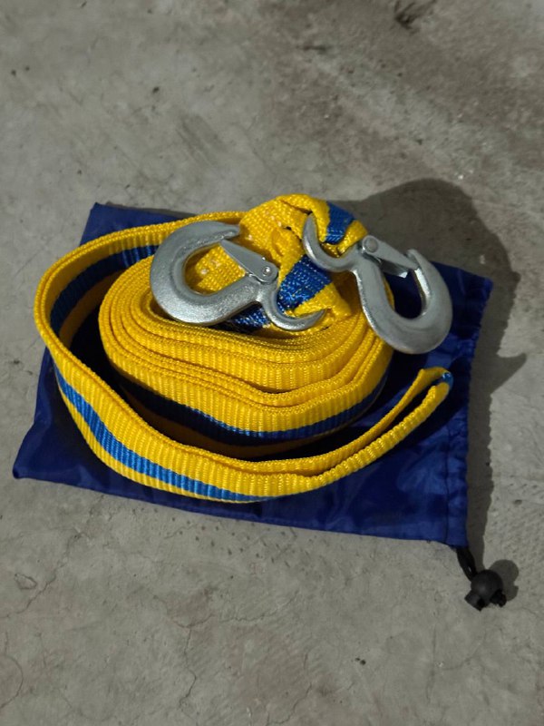 Омыватель стекла Winto, буксировочный трос Goodyear, пластиковая канистра, решётка для гриля, походные ботинки NORTIV 8 2