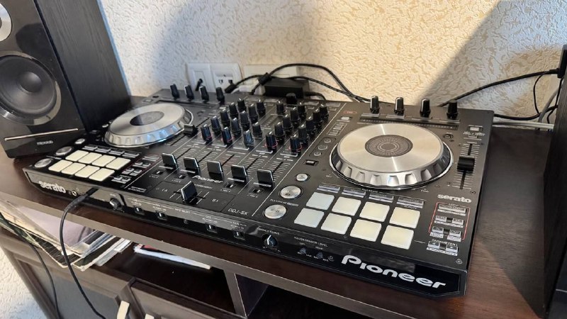 Pioneer DDJ SX диджейский контроллер