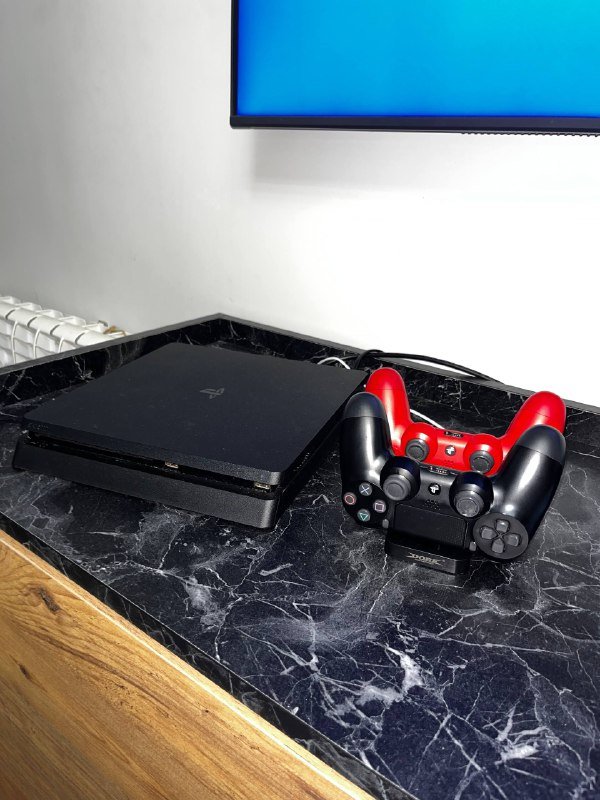 PlayStation 4 Slim 512 ГБ, 2 джойстика, 3 игры 2