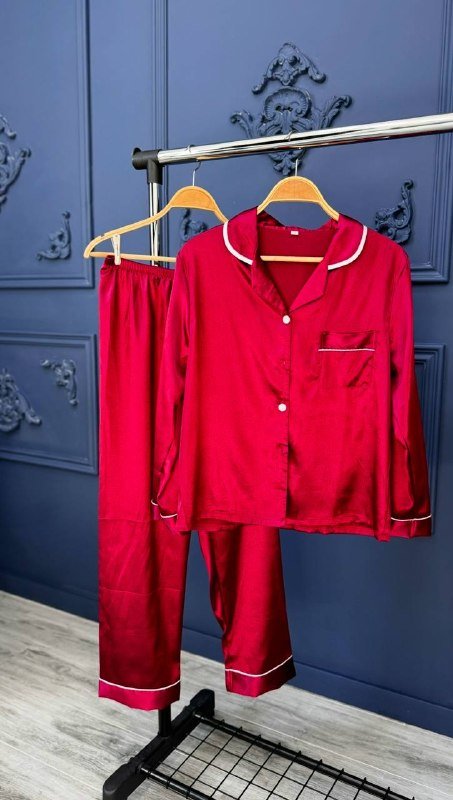 Подарочный бокс с пижамой, крабиком, кремом, помадой 2