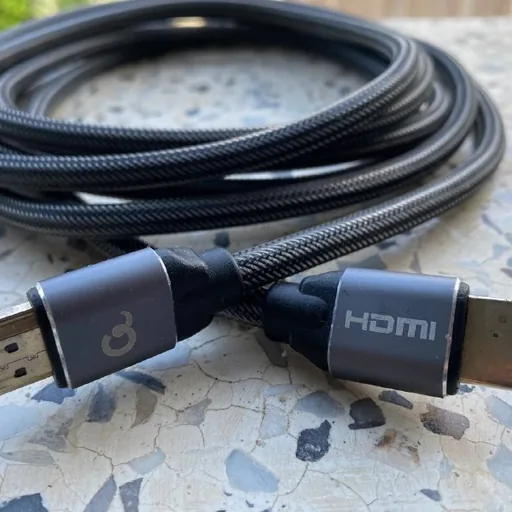 Ножовка, HDMI кабель, зарядка Samsung для часов, леггинсы, свеча