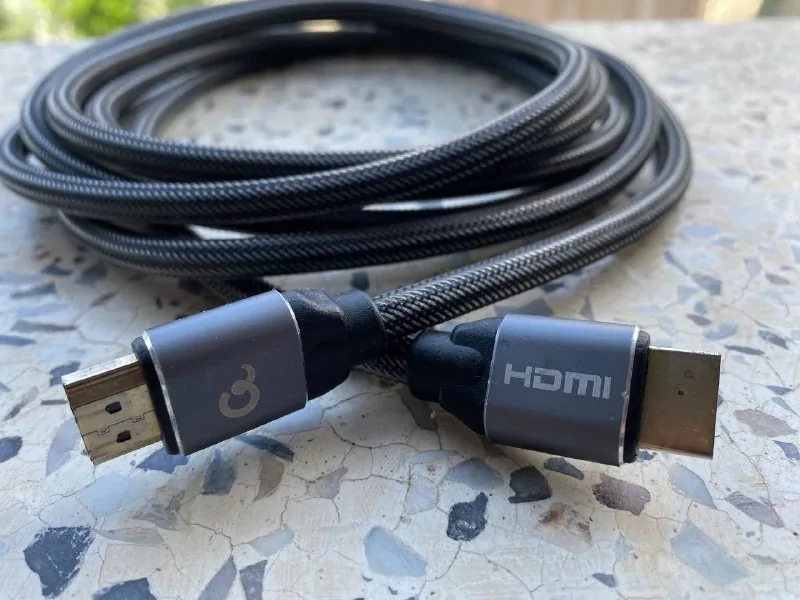 Ножовка, HDMI кабель, зарядка Samsung для часов, леггинсы, свеча 1