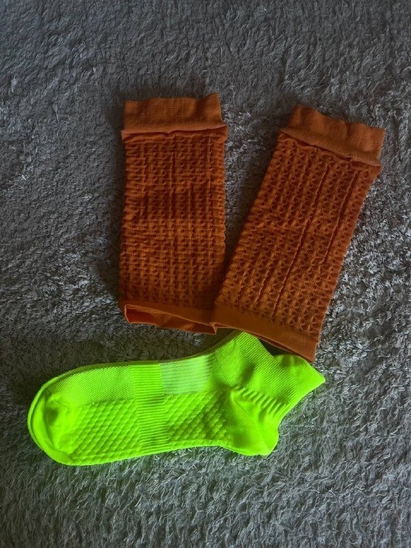 аксессуары для путешествий и спорта: бутылки, очки, подушка, значки, нарукавник 6