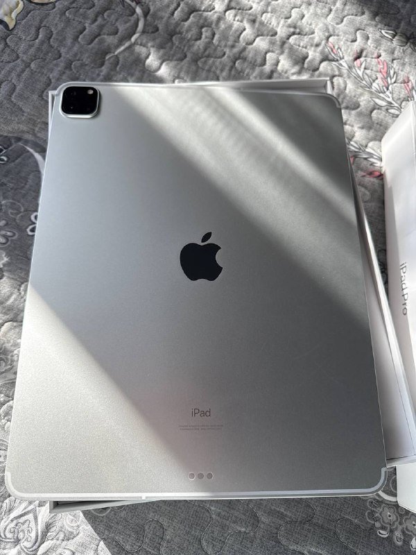 iPad 12.9 с SIM слотом с коробкой и чехлом