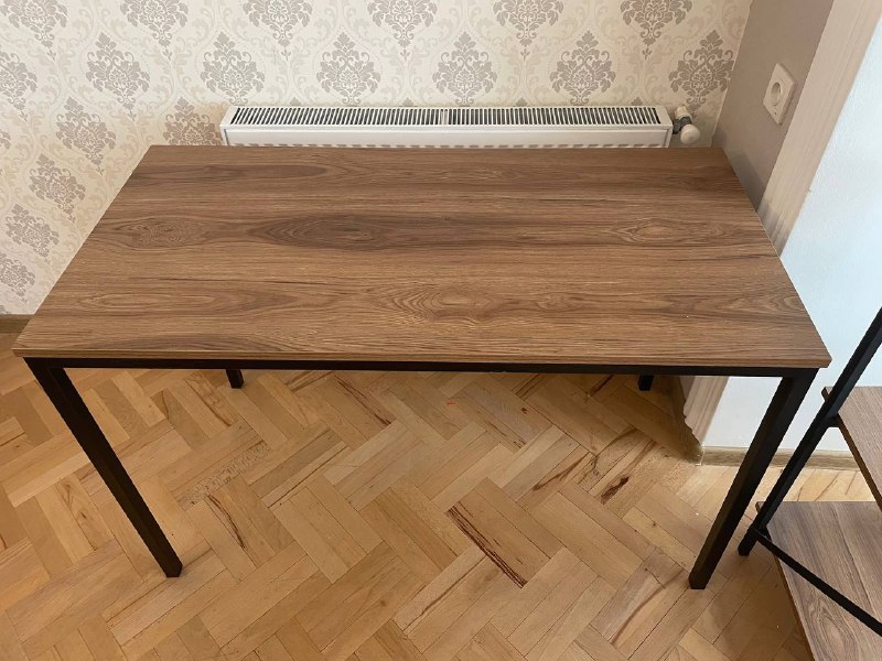 Стол, стеллаж, матрас, тюль 2