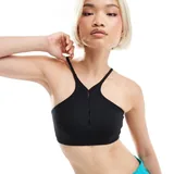 Чёрные и серые спортивные топы adidas и Nike 8