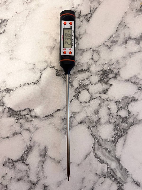 Вафельница-мультипекарь, блендер, чайник, газовая горелка, весы, лейка, овощечистка, точилка, термометр, половник 9