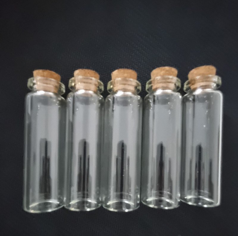 Халат, мочалки, стеклянные бутылочки, переноска для кошек, домик-когтеточка 7