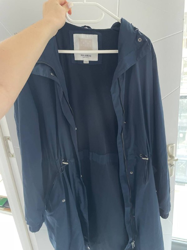 Джинсовая курточка от hm, дождевик от pull and bear, провод type a - type c, чехлы для iPhone 13 Pro 3