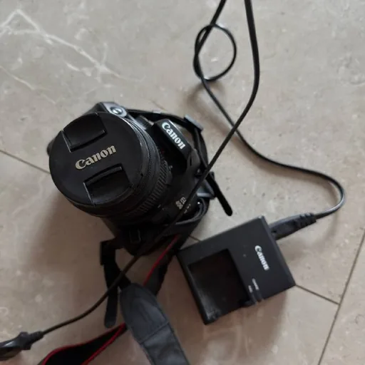 Canon EOS 4000D камера с объективом