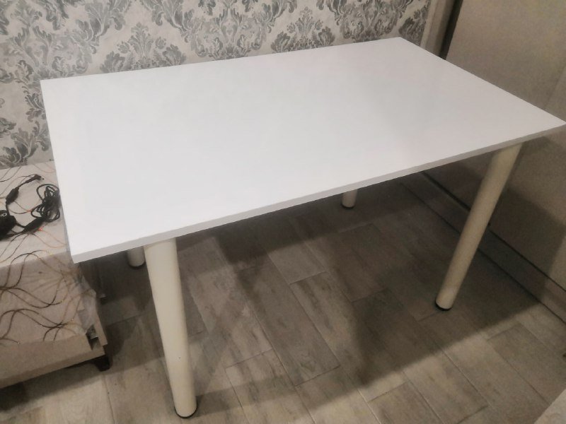Стол белый с откручиваемыми ножками