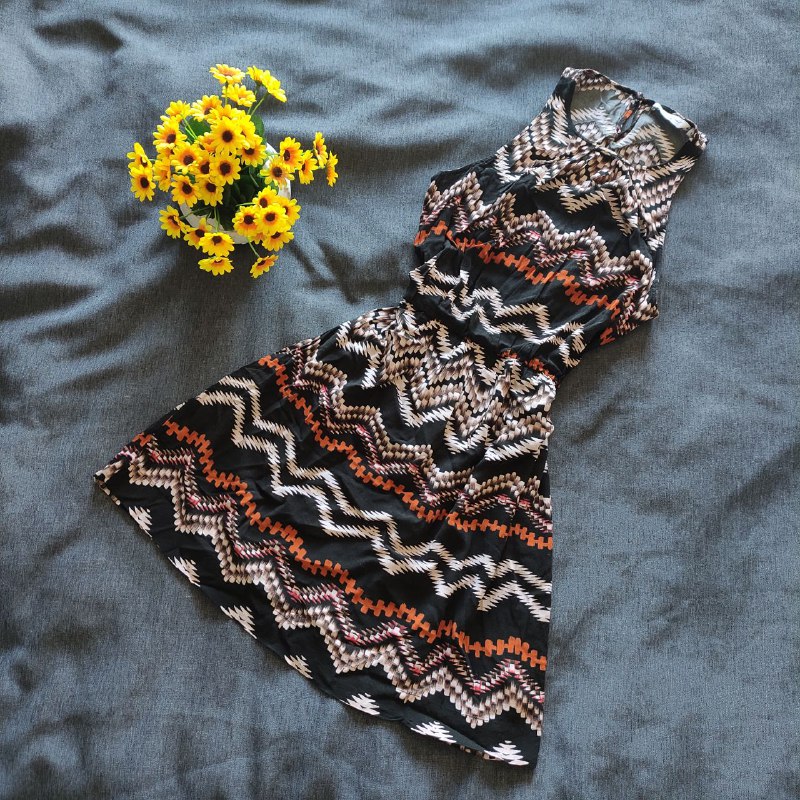 платье New Look, свитер ТВОЕ, комбинезон Amisu, платье FBsister, рубашка Rimoda, штаны H&M