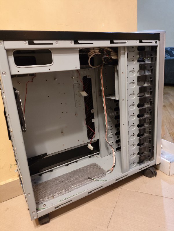Компьютерный корпус, размер Full tower, COOLER MASTER, Пылесос Samsung, ботинки H&M, кроссовки