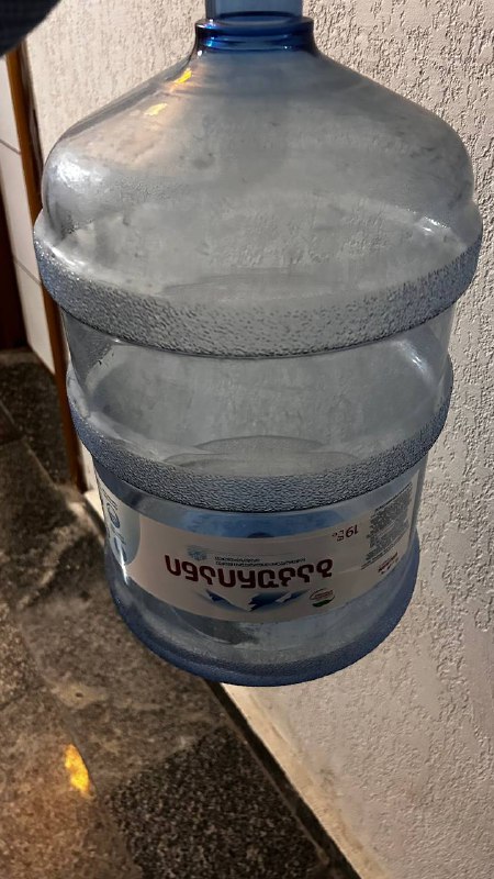 Бутылки 19 л, 5 штук, помпа бесплатно