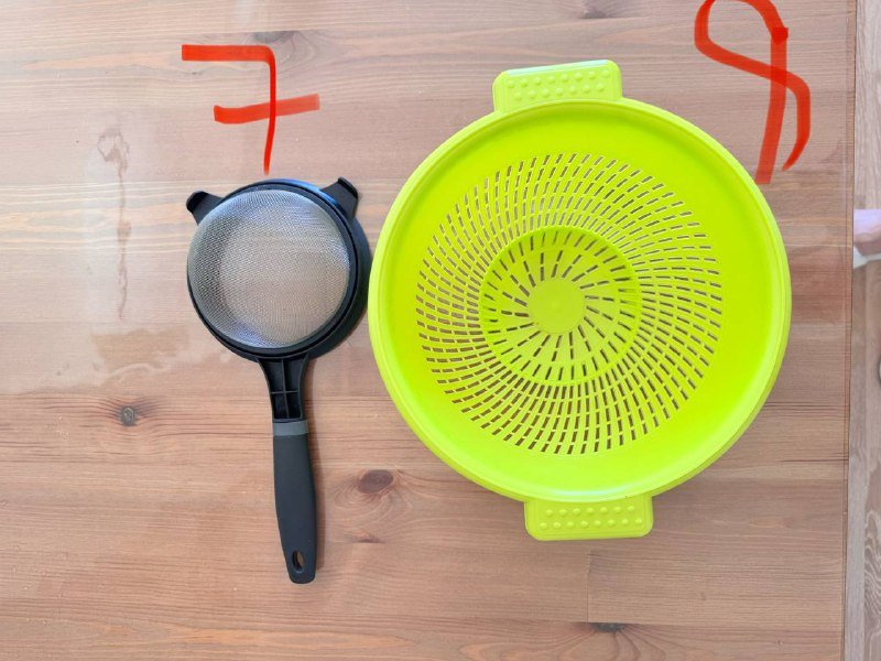 Контейнеры пищевые, точилка, сито, дуршлаг, толкушка, половник, венчик, нож 9