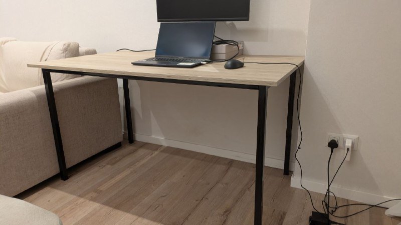 Стол 140х80 устойчивый в отличном состоянии