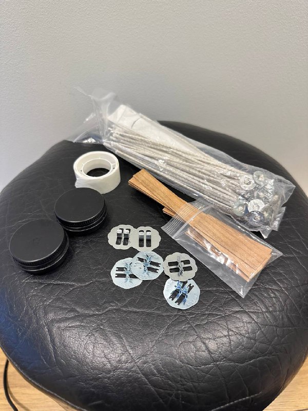 Термопистолет, базы для диффузора, силиконовые молды, пигменты для гипса, емкость для плавления воска, акриловый лак 9