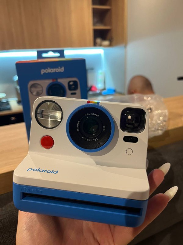 Polaroid instant camera with film 5