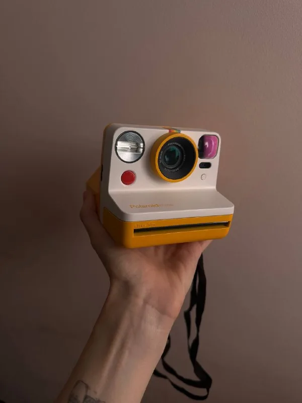 Polaroid Now instant camera 1
