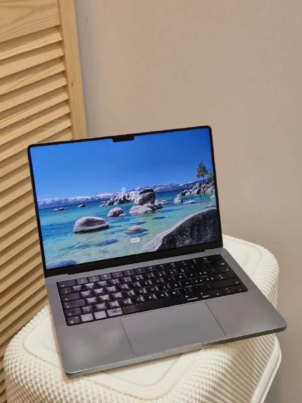 MacBook Pro 14" M1 Max 2021, 64GB RAM, 2TB SSD 1