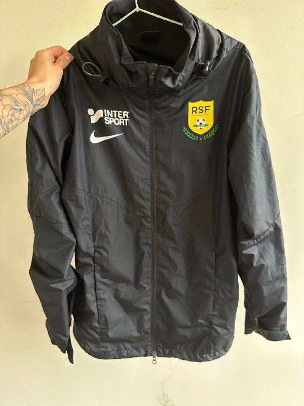 Черная куртка-дождевик Nike для ФК Rönninge Salem Football