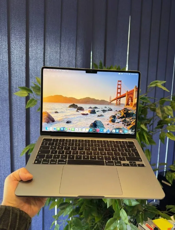 MacBook Air M2 Space Gray 1